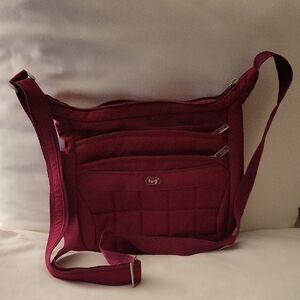 LUG Live Life In Color, Medium Crossbody Bag. Multi-compartments. Excell Cond.